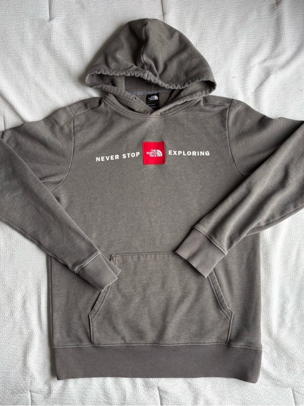 The North Face Mens Small Gray Never Stop Exploring Red Box Logo Pullover Hoodie
